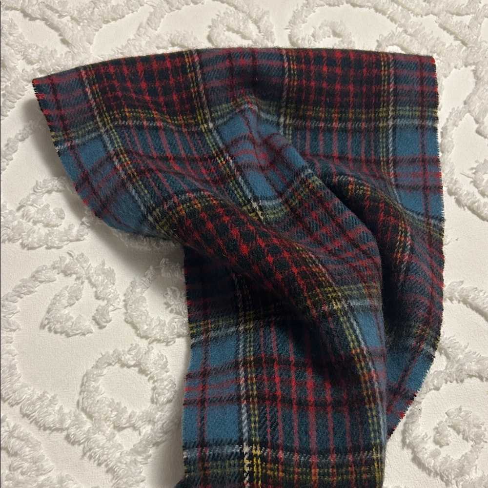 CREAGARAN Plaid Scarf in Red and Blue